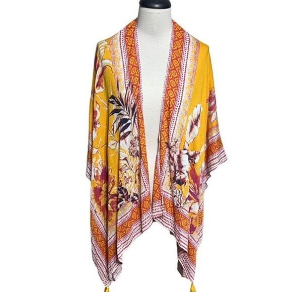 Vince Camuto Missy NWT Marigold Floral Print topper Shawl One Size Fits All - Picture 1 of 5